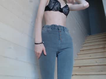 girl
        princess__aurora cam image #840428