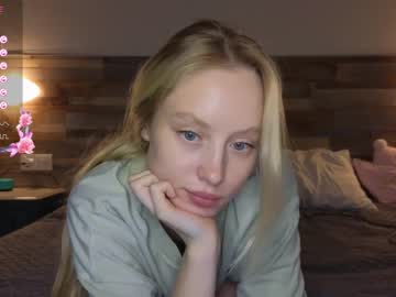 girl
        callme_star cam image #4132713