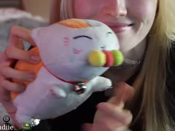 girl
        bestblondiiecb cam image #3236794