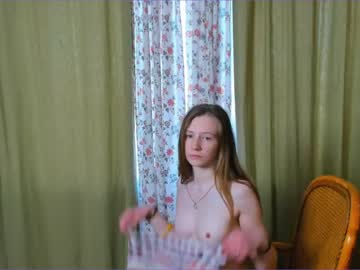 girl
        irenemeadow cam image #1223336