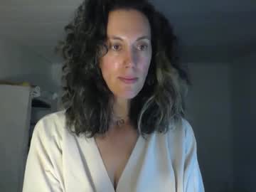 girl
        sixfootsiren cam image #4824647