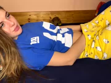 couple
        chloe_adam69 cam image #270266