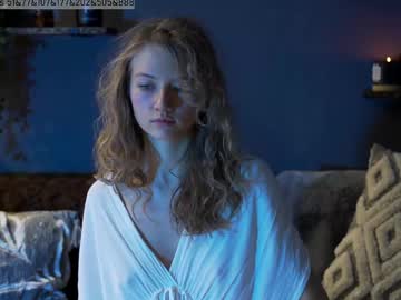 girl
        alexandra_demore cam image #6341484