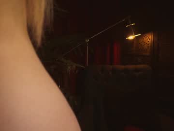 girl
        lalalexa cam image #5868103