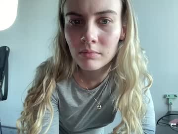 girl
        princesslillyann cam image #3150304