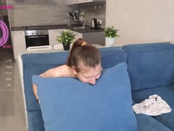 girl
        brinleywaters cam image #1779400