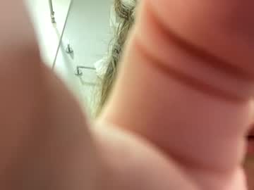 girl
        lilsuhhornyho cam image #1939945