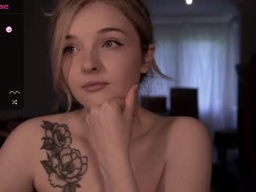 girl
        lucydelovely cam image #2565146