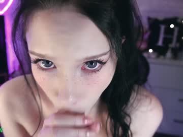 girl
        uindi cam image #3006081