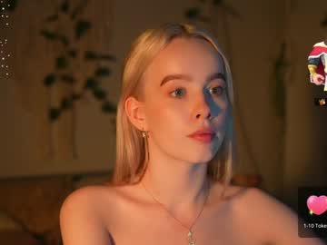 girl
        mother__of__dragons cam image #2877257