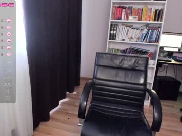 girl
        crissnight cam image #1899231