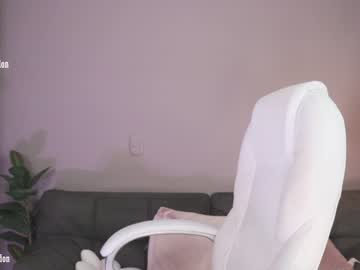girl
        hanna_costtello cam image #3088639