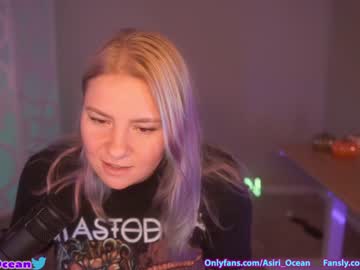 girl
        asiri_ocean cam image #2465428