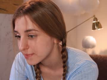 girl
        arya_bright cam image #431351