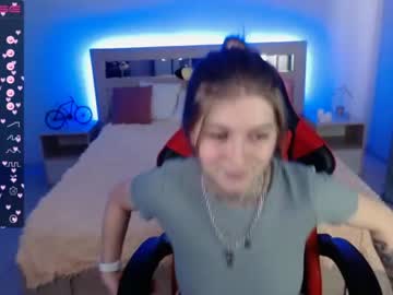 girl
        _pollly_ cam image #853985
