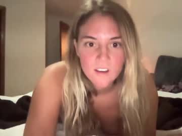 couple
        snowbunnyass cam image #1313538