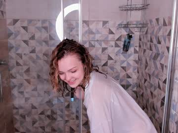 girl
        alice_tucci cam image #4693069
