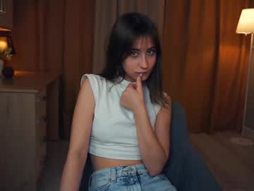 girl
        dieraalkins cam image #4904398
