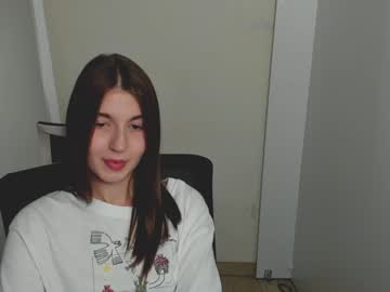 girl
        stacy_cy cam image #4835071
