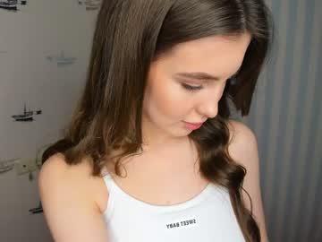 girl
        moree_me cam image #2396844