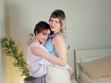 couple
        hoiiy_cute cam image #2191418