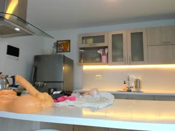 girl
        halliee cam image #370513