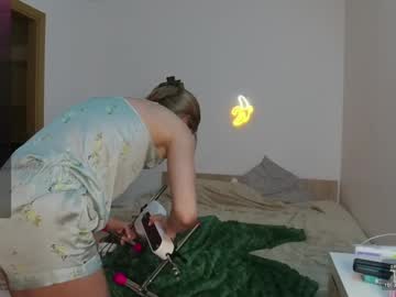 girl
        roxxxie_reid cam image #6311205