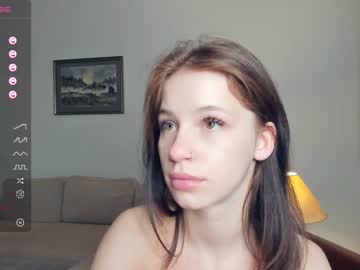 girl
        aura_ann cam image #3123249