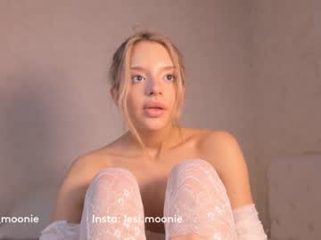girl
        lesi_moonie cam image #4208752