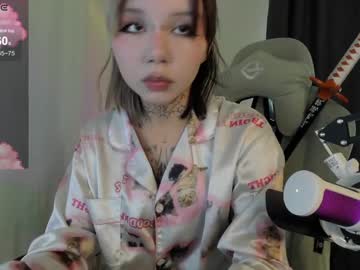 girl
        gummi_heart cam image #4618669