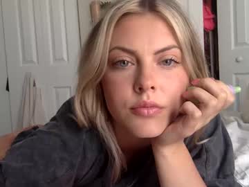 girl
        charlitbaker cam image #2093383