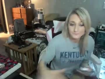 couple
        queenbish90 cam image #1274866