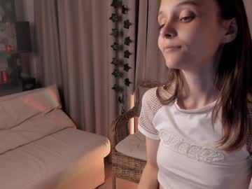 girl
        guineverecrenshaw cam image #4794374