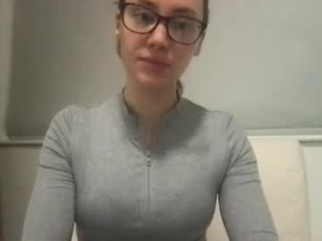 girl
        lilydunn cam image #5550089