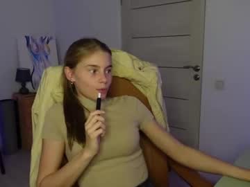 girl
        abby_laker cam image #5018245