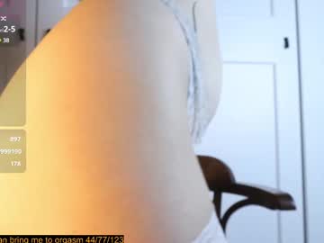 couple
        _iowaa_ cam image #6291119
