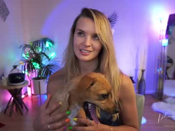 girl
        phoenix_taylor cam image #1987999