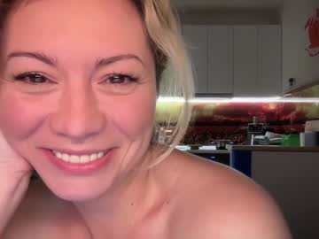 girl
        kiradivine cam image #5463715