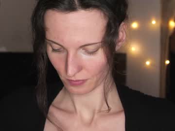 girl
        yulladao cam image #2986296