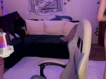 couple Nude Cam Girls Playing Games with traharaaa