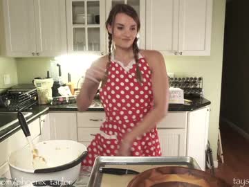 girl
        phoenix_taylor cam image #472637