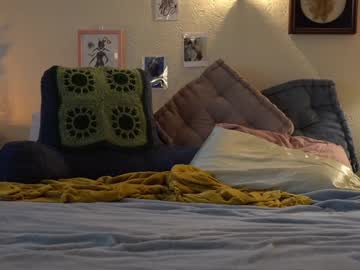 girl
        sistinehashands cam image #4442546
