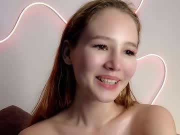 girl
        dolly_kitt cam image #5205500