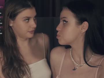 couple
        vivid_girls cam image #4455787