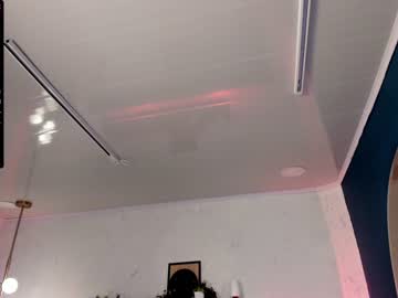 girl
        chloe_tailor cam image #16093