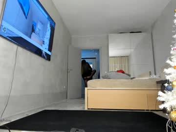 girl
        theanytimeshow cam image #2955040