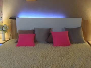 girl
        oliviabr0wn cam image #4071683