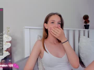 girl
        alyssabrewer cam image #1970237
