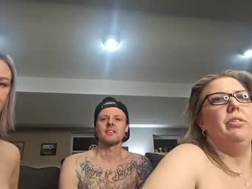 couple
        livingthedream3207 cam image #6543909