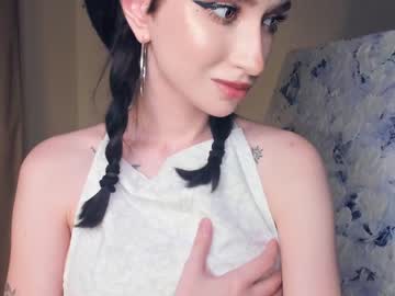 girl
        dance_kuduro cam image #2512423